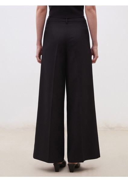 Loose Fit Krep Kadın Pileli Pantolon indirimleri