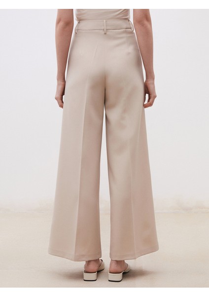 Loose Fit Krep Kadın Pileli Pantolon fırsatları