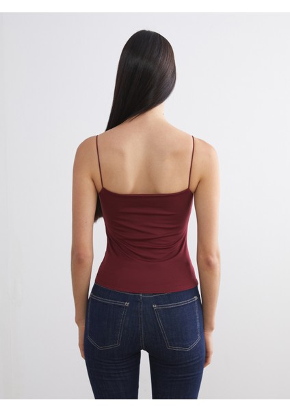 Kare Yaka Kadın Atlet fırsatları