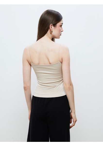 Kare Yaka Kadın Atlet fırsatları