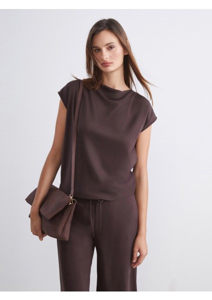 Dökümlü Yaka Bluz