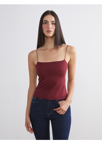 Kare Yaka Kadın Atlet