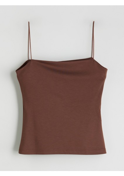 Kare Yaka Kadın Atlet