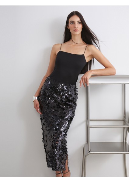 Kare Yaka Kadın Atlet