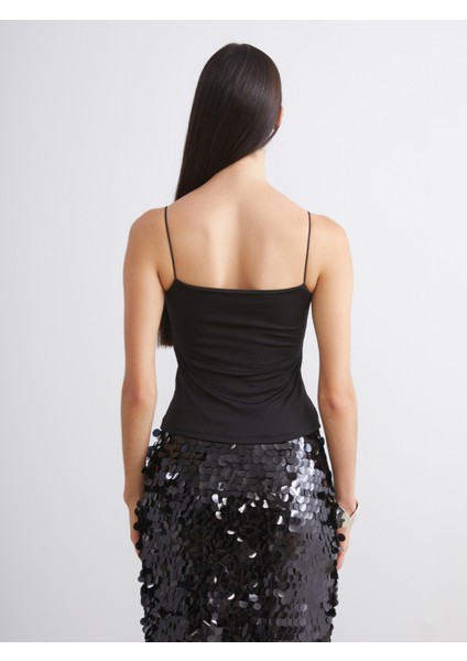 Kare Yaka Kadın Atlet fırsatları