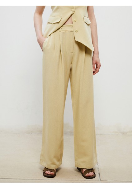 Standart Fit Keten Görünümlü Kadın Pileli Pantolon fiyatları