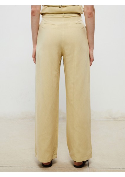 Standart Fit Keten Görünümlü Kadın Pileli Pantolon fırsatları