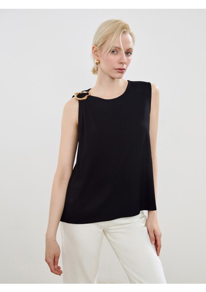 Bisiklet Yaka Aplike Detaylı Bluz