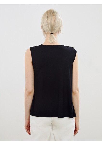 Bisiklet Yaka Aplike Detaylı Bluz fırsatları