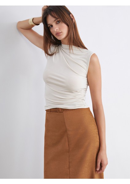 Dik Yaka Büzgülü Bluz