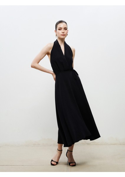 Halter Yaka Kuşaklı Saten Elbise