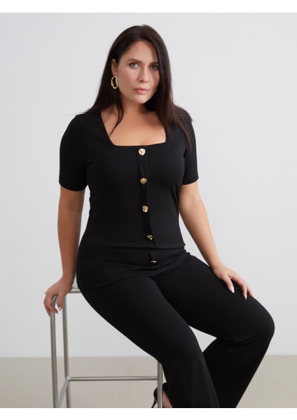 Büyük Beden Düğme Detaylı Bluz