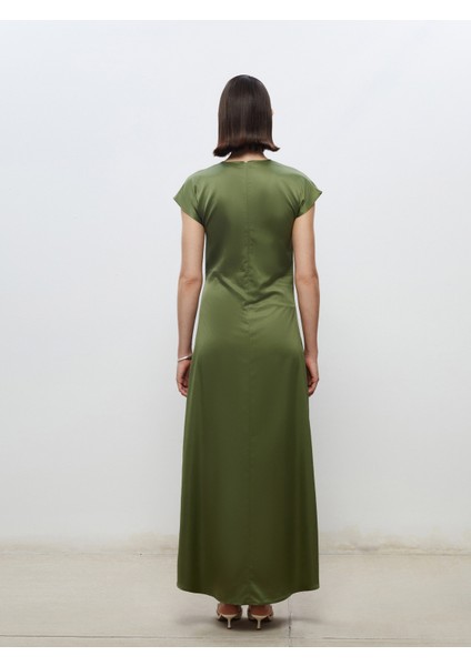 Bisiklet Yaka Saten Elbise fırsatları