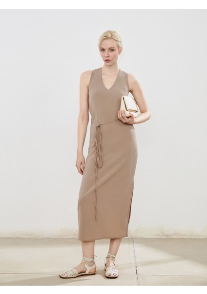 V Yaka Dokulu Kuşaklı Elbise