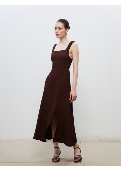 Kare Yaka Dokulu Yırtmaçlı Elbise