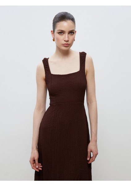 Kare Yaka Dokulu Yırtmaçlı Elbise fiyatları