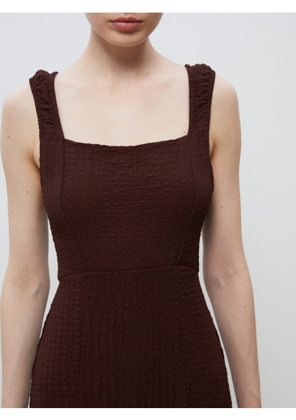 Kare Yaka Dokulu Yırtmaçlı Elbise modelleri