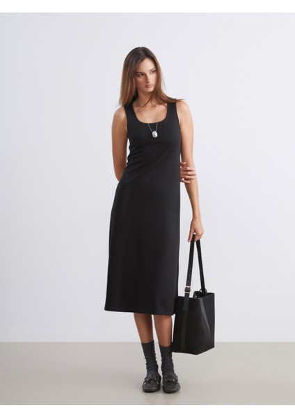 Kare Yaka Kolsuz Elbise