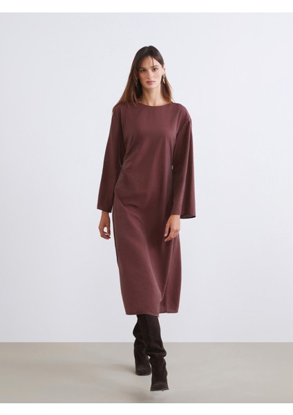 Bisiklet Yaka Dokulu Büzgülü Elbise