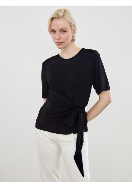 Bisiklet Yaka Büzgülü Kadın Tişört