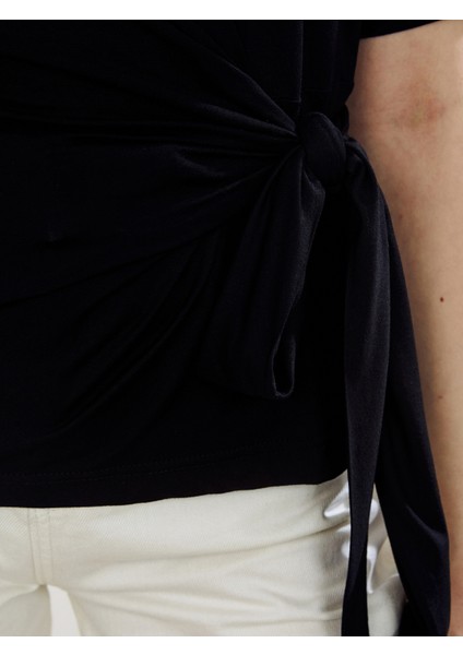 Bisiklet Yaka Büzgülü Kadın Tişört modelleri