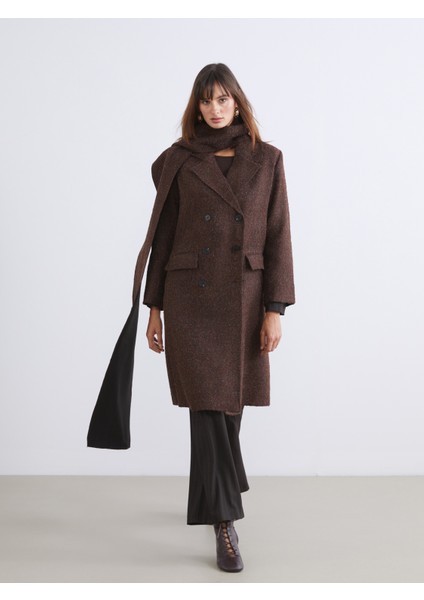 Kruvaze Yaka Atkılı Kadın Kaban