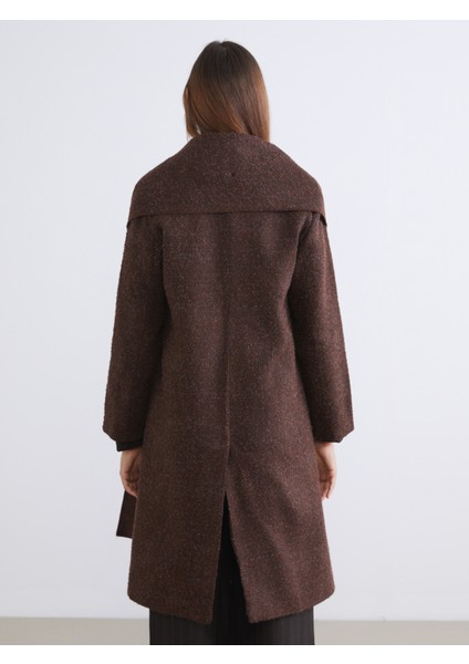 Kruvaze Yaka Atkılı Kadın Kaban