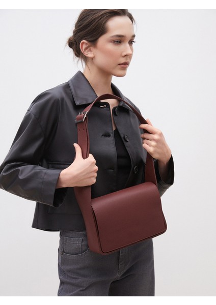 Deri Görünümlü Kadın Omuz Çantası