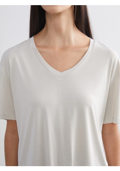 V Yaka Modal Karışımlı Oversize Kadın Tişört modelleri