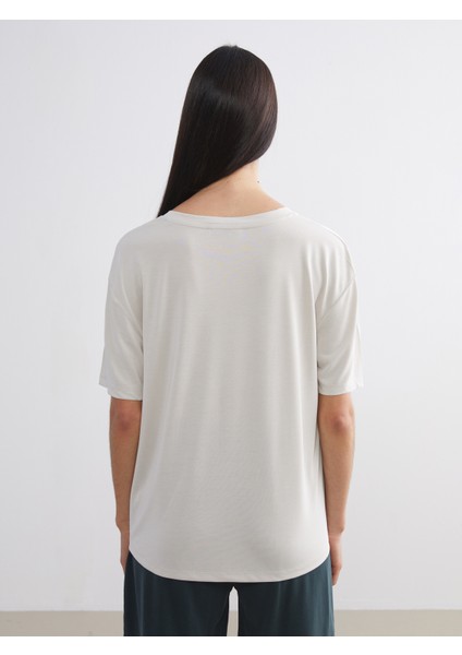 V Yaka Modal Karışımlı Oversize Kadın Tişört fırsatları