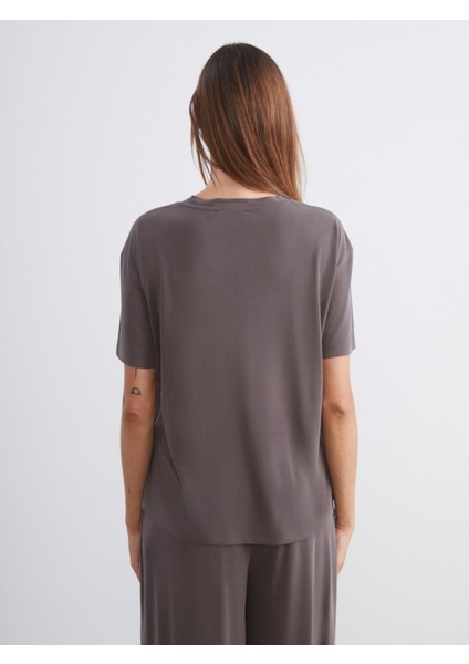 V Yaka Modal Karışımlı Oversize Kadın Tişört fırsatları