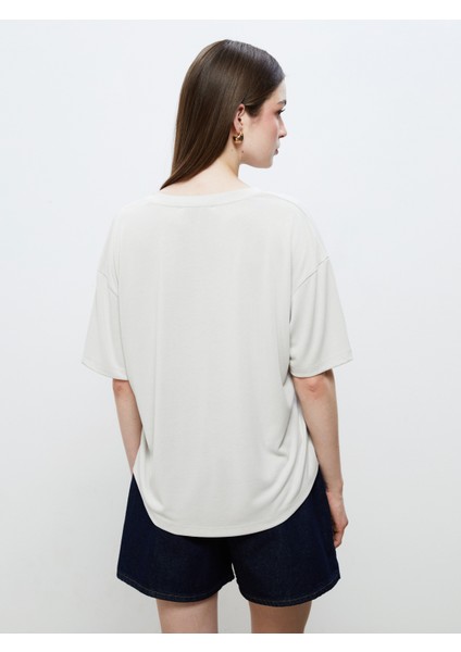 V Yaka Modal Karışımlı Kadın Tişört fırsatları