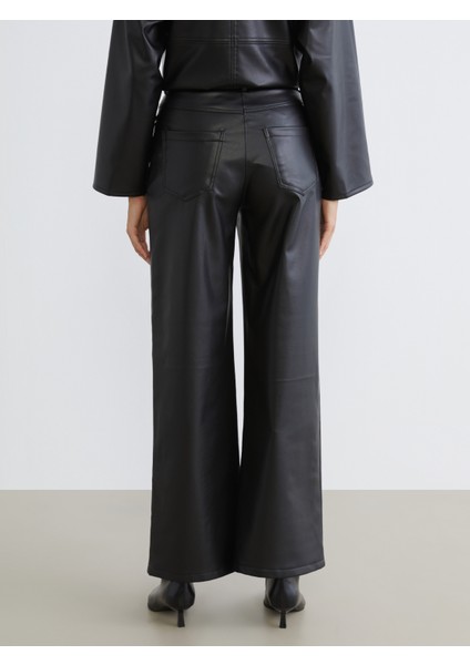Loose Fit Kadın Deri Görünümlü Pantolon fırsatları