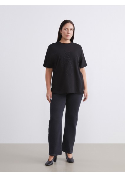 Büyük Beden Bisiklet Yaka Nakışlı Kadın Tişört fiyatları