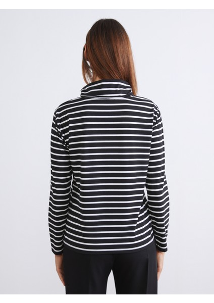 Dik Yaka Çizgili Kadın Tişört fırsatları