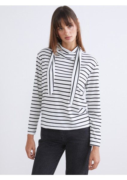 Dik Yaka Çizgili Kadın Tişört