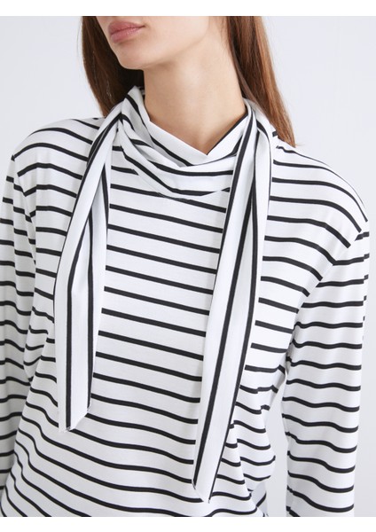 Dik Yaka Çizgili Kadın Tişört modelleri