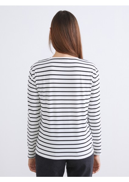 Dik Yaka Çizgili Kadın Tişört fırsatları