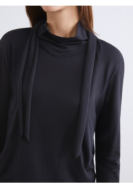 Dik Yaka Kadın Tişört modelleri