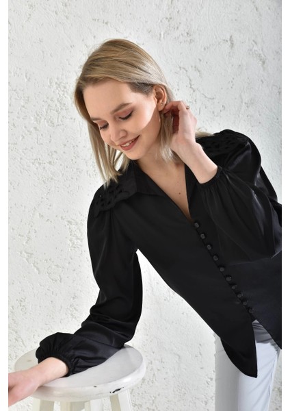 Kadın Gömlek Saten Yakası Çiçek Desenli Kadın Gömlek Siyah - 32006