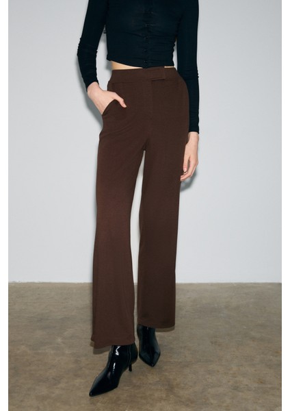 Phalıera Kadın Esnek Kumaşlı Rahat Kalıp Cırt Kapamalı Koyu Kahverengi Pantolon fırsatları