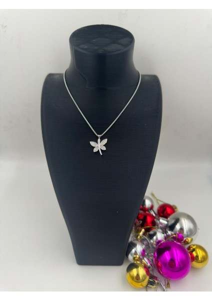 Kelebek Figürlü Gümüş Renk Kolye