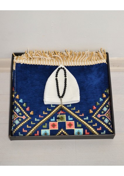 Erkekler Için Seccade Takke Tesbih Hediyelik Seti –kilim Desenli Kadife Astarlı Seccade, 33’lü Erkek Tesbihi, Takke ve Özel Kutu fırsatları