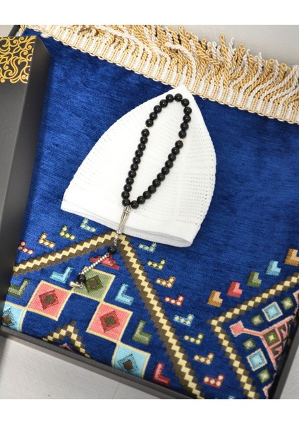 Erkekler Için Seccade Takke Tesbih Hediyelik Seti –kilim Desenli Kadife Astarlı Seccade, 33’lü Erkek Tesbihi, Takke ve Özel Kutu