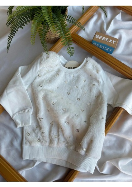 Önü Kalpli Desenli Beyaz Peluş Sweat modelleri