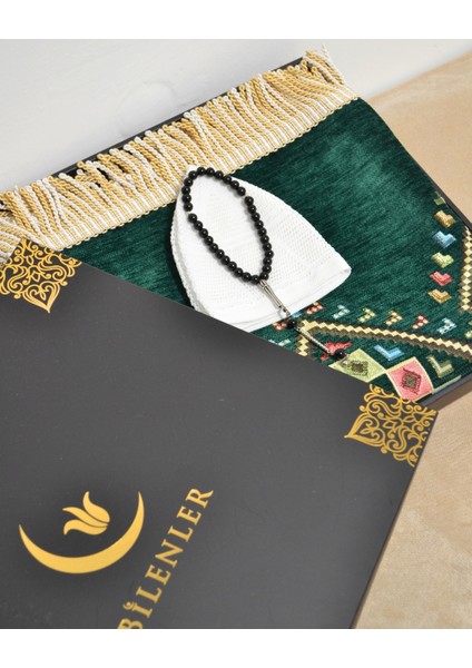 Erkekler Için Seccade Takke Tesbih Hediyelik Seti –kilim Desenli Kadife Astarlı Seccade, 33’lü Erkek Tesbihi, Takke ve Özel Kutu