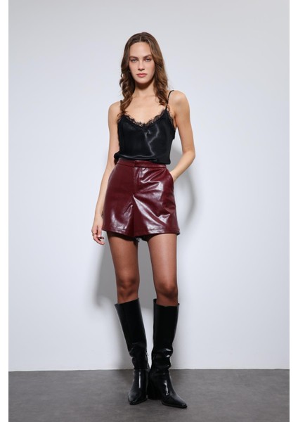 Bordo Yüksek Bel Suni Deri Şort