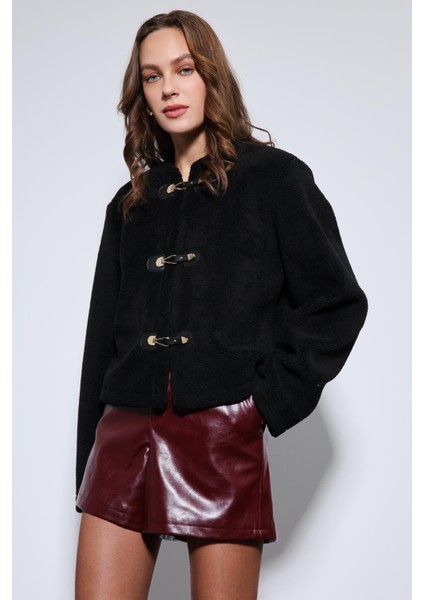 Siyah Süslü Düğmeli Suni Kürk Ceket modelleri