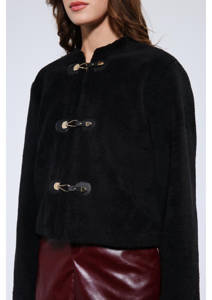 Siyah Süslü Düğmeli Suni Kürk Ceket fırsatları