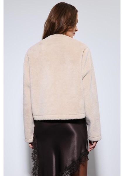 Bej Süslü Düğmeli Suni Kürk Ceket indirimleri